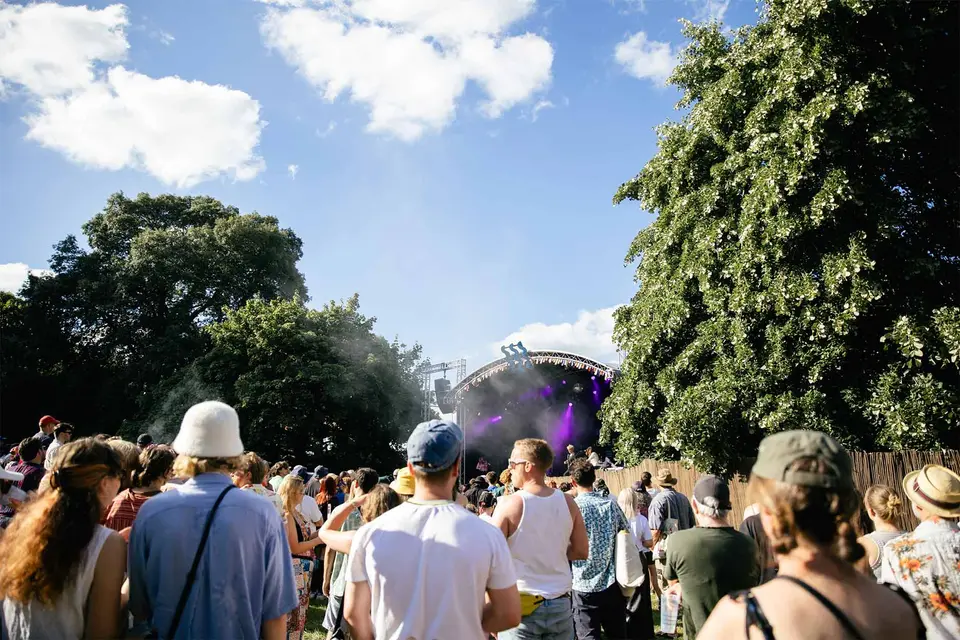 people watching the rising stage
