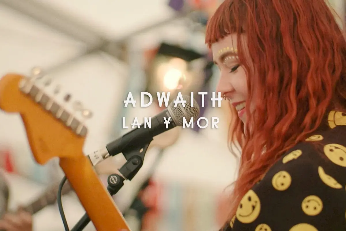 Adwaith - Lan Y Mor